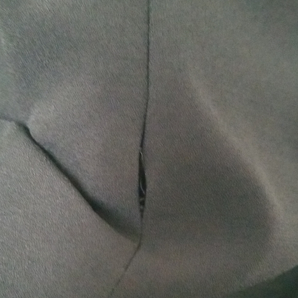 Elegant Black Dress with Lace Sleeves - Picture 5 of 7